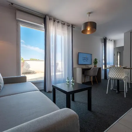 Nemea Quai Victor Centre 图尔