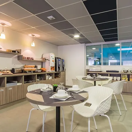 Nemea Quai Victor Centre טור