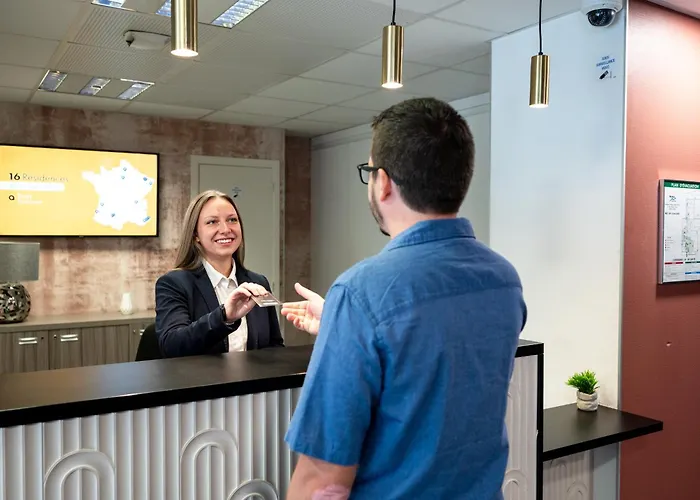 Aparthotel Nemea Quai Victor Centre 3*