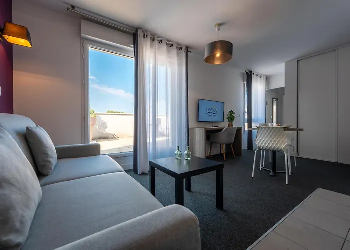 Nemea Quai Victor Centre 图尔